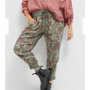 Anthropologie The Nomad Joggers women’s Sz L Green Floral Camouflage Pants